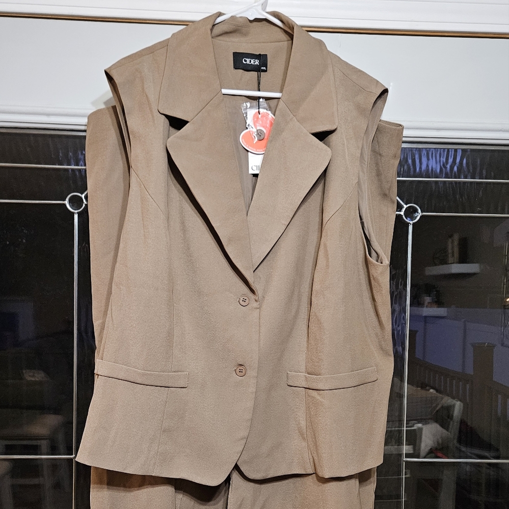 Cider 4X Brown Skirt/Sleeveless Blazer Set